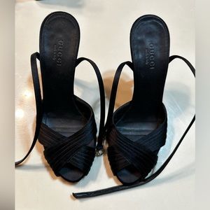 Black satin Gucci heels ❤️
